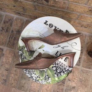 VANELI Gold Tone Leather Mules Size 9.5M